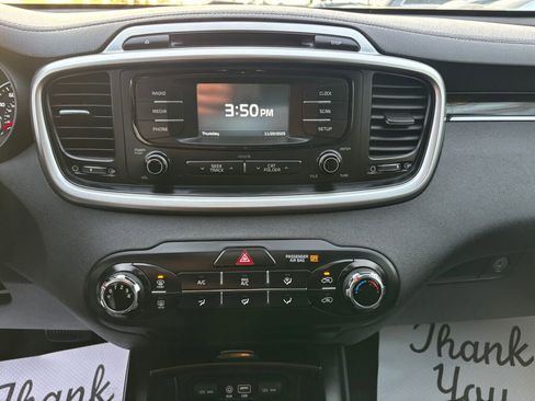 Used 2017 Kia Sorento LX image 18