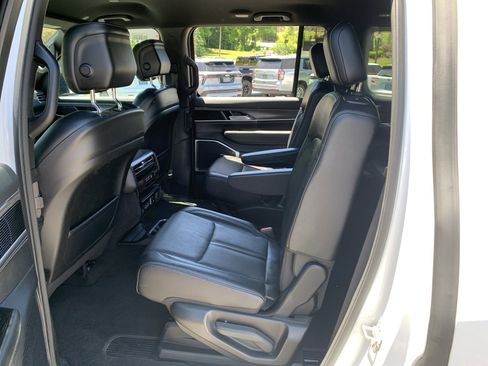 Used 2024 Jeep Wagoneer Series II AWD/4WD image 40
