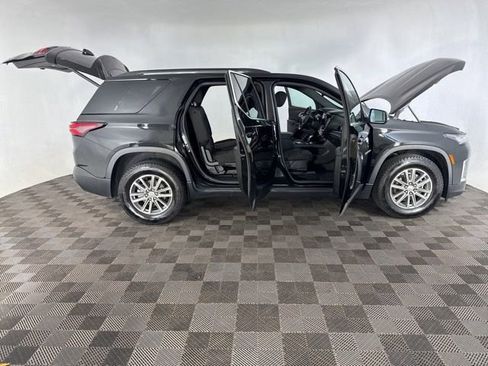 Used 2023 Chevrolet Traverse LT w/ Rear Camera Mirror Package AWD/4WD image 13