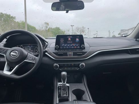 Used 2025 Nissan Altima 2.5 SV image 17