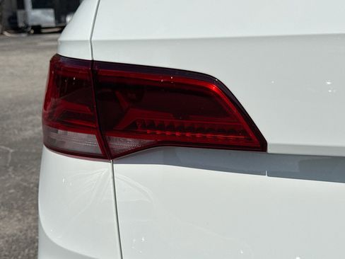 Used 2024 Volkswagen Taos SE w/ Panoramic Sunroof Package AWD/4WD image 10
