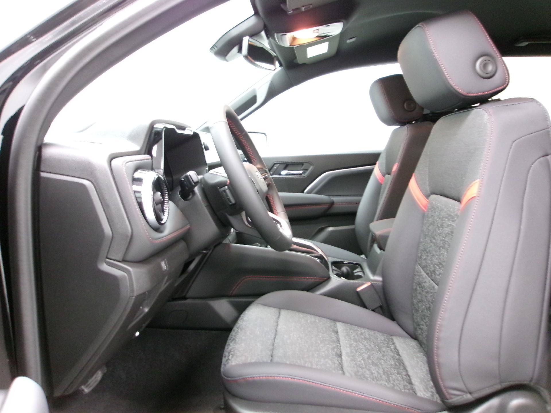 New 2026 Chevrolet Colorado Z71 w/ Technology Package AWD/4WD image 9