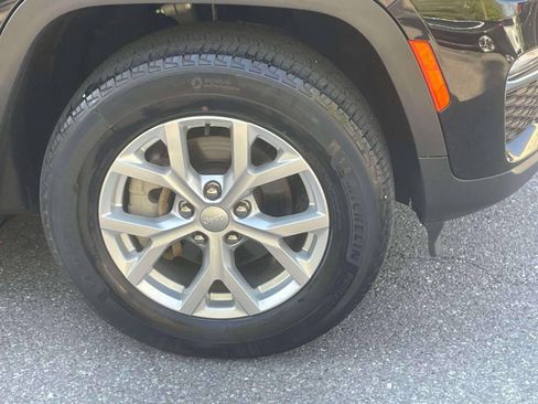 Used 2023 Jeep Grand Cherokee Limited AWD/4WD image 9