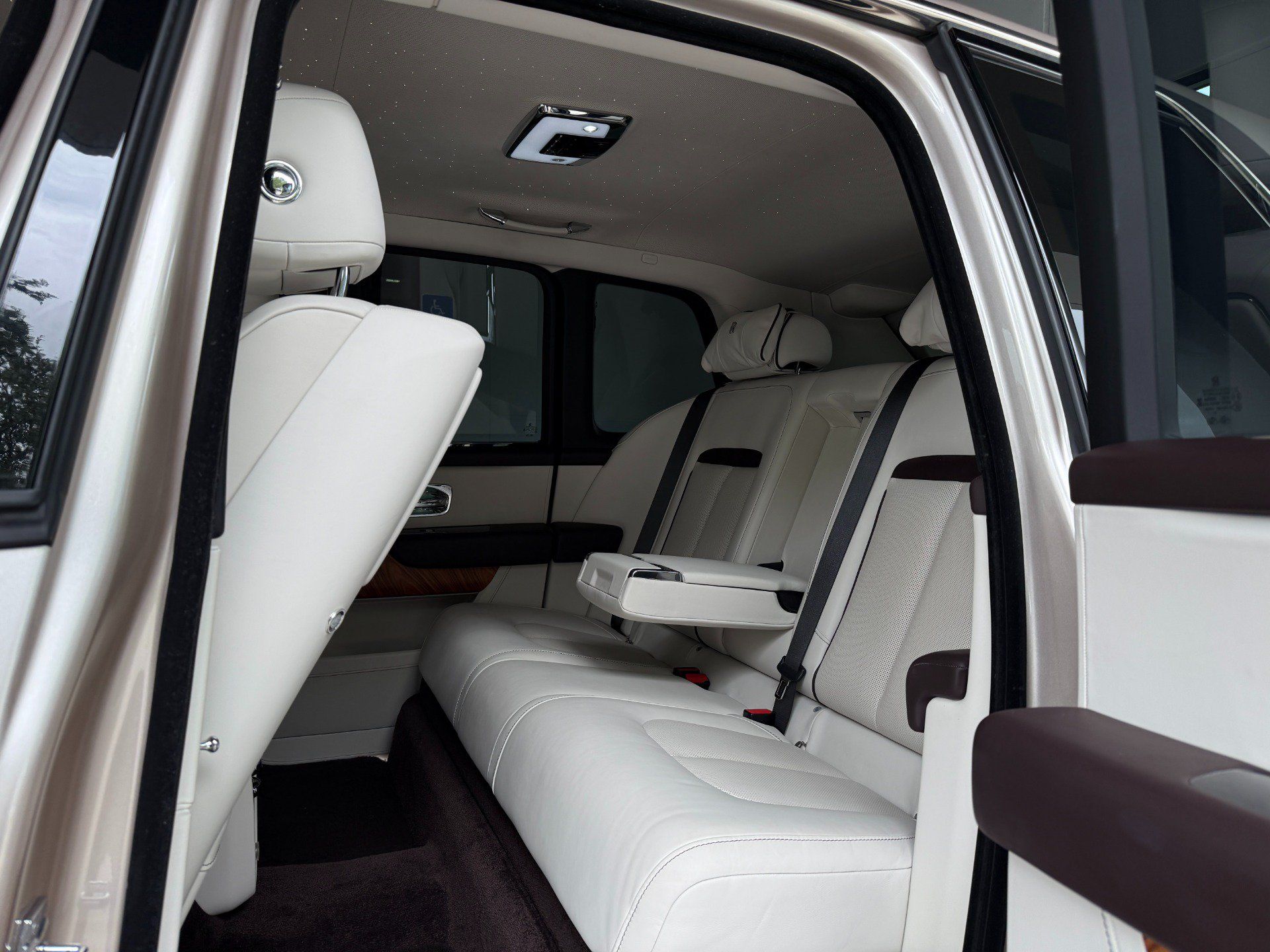 Used 2020 Rolls-Royce Cullinan AWD/4WD image 23