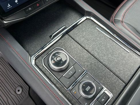 Used 2024 Ford Expedition Limited AWD/4WD image 19