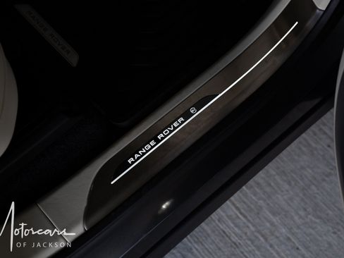 Used 2025 Land Rover Range Rover SV AWD/4WD image 26