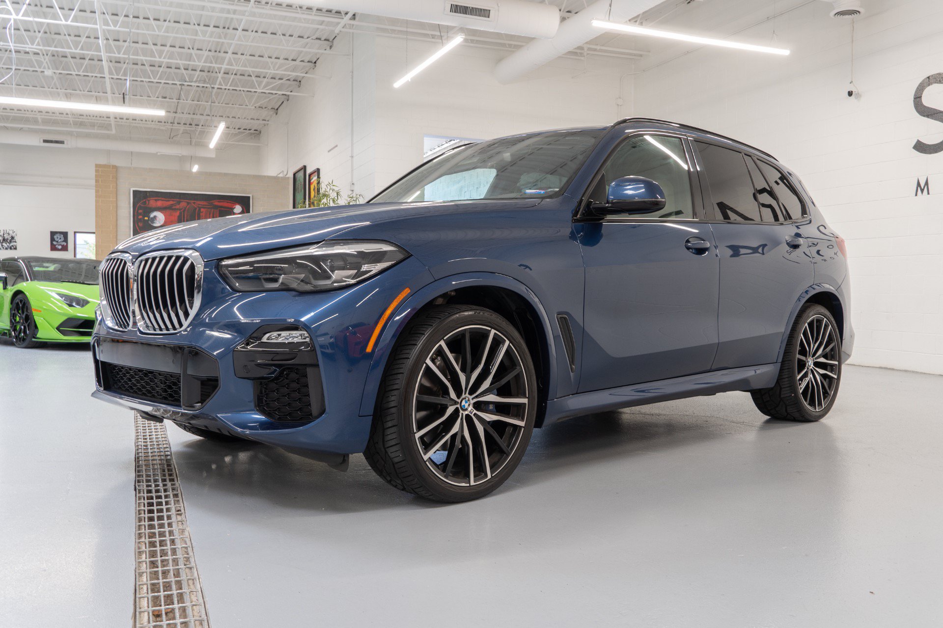 Used 2021 BMW X5 xDrive40i w/ M Sport Package AWD/4WD image 3