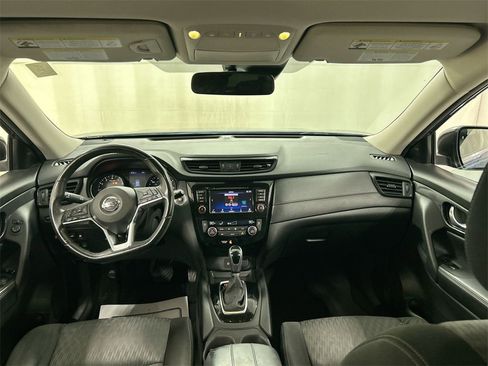 Used 2019 Nissan Rogue SV image 18