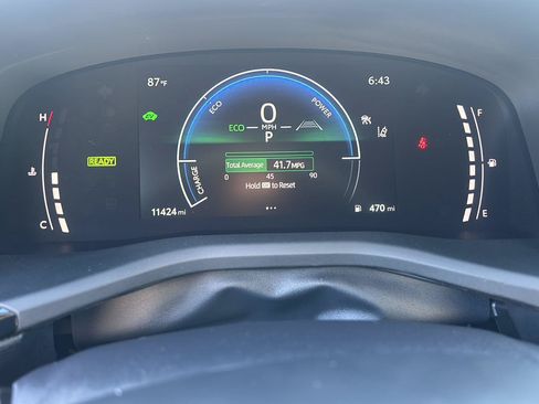 Used 2025 Toyota Camry SE w/ Convenience Package AWD/4WD image 3
