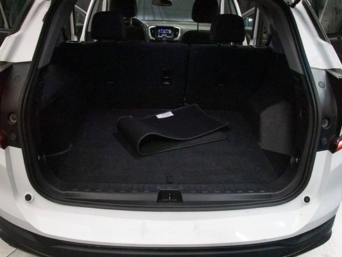 Used 2024 GMC Terrain SLE image 19