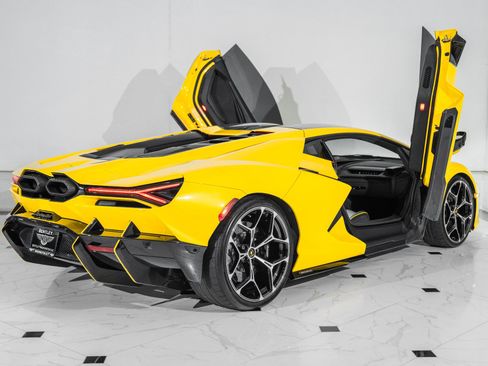 Used 2024 Lamborghini Revuelto image 22