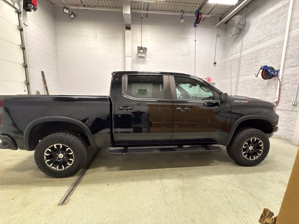 Used 2023 Chevrolet Silverado 1500 ZR2 w/ Technology Package AWD/4WD image 3