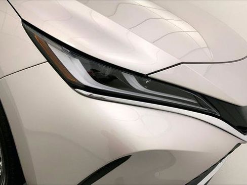 Used 2024 Toyota Venza XLE image 26