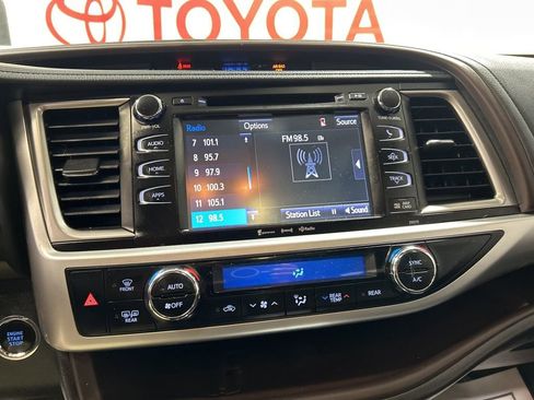 Used 2017 Toyota Highlander XLE image 27