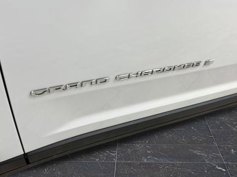 Used 2023 Jeep Grand Cherokee L Laredo image 37