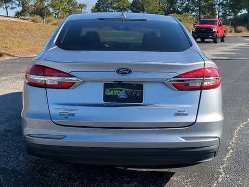 Used 2020 Ford Fusion SE image 6