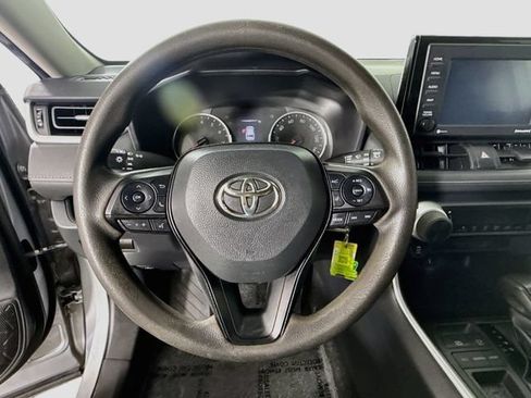 Used 2022 Toyota RAV4 LE FWD image 11
