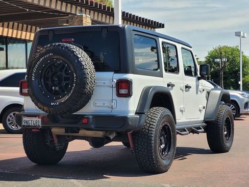 Used 2018 Jeep Wrangler Unlimited Rubicon AWD/4WD image 6