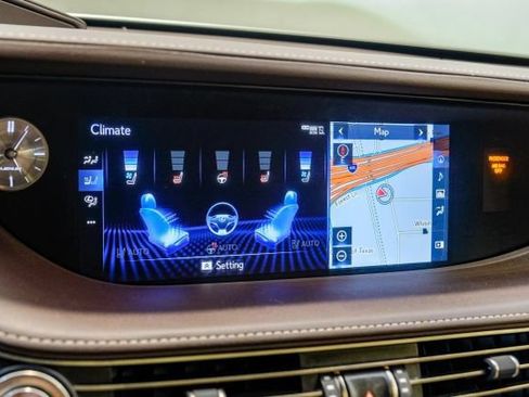 Used 2018 Lexus LS 500 w/ Accessory Package (Z1) RWD image 39
