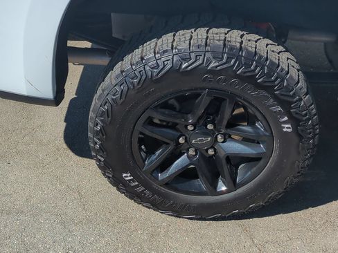 Used 2024 Chevrolet Silverado 1500 LT Trail Boss w/ Convenience Package II AWD/4WD image 33