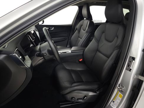 Certified 2025 Volvo XC60 B5 Plus AWD/4WD image 18