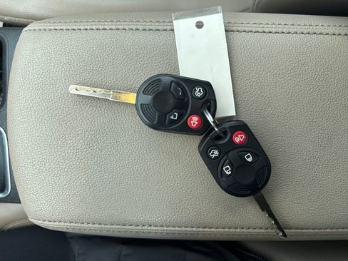 Used 2017 Ford Escape SE w/ SE Leather Comfort Package image 42