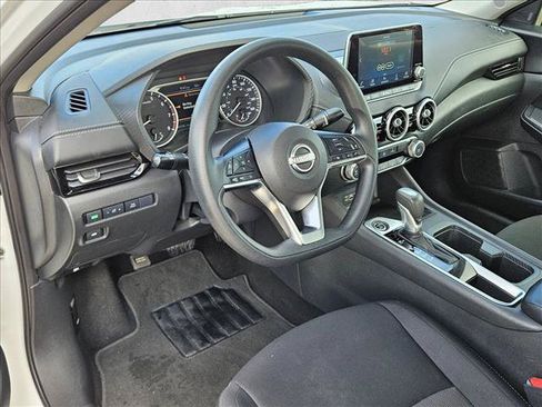 Used 2025 Nissan Sentra SV FWD image 10