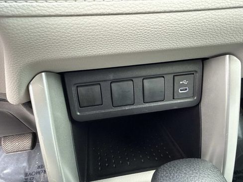 Used 2025 Toyota Corolla Cross L FWD image 30
