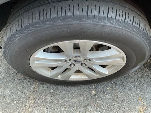 Used 2018 Ford Explorer XLT w/ Equipment Group 202A image 9