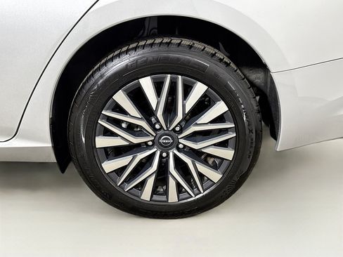 Used 2024 Nissan Altima 2.5 SV AWD/4WD image 25
