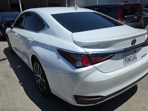 Used 2025 Lexus ES 300h w/ Premium Package FWD image 7