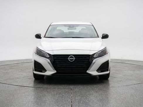 Used 2025 Nissan Altima 2.5 SV FWD image 2
