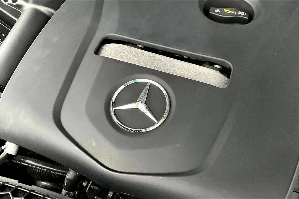 Used 2018 Mercedes-Benz GLC 300 4MATIC image 32