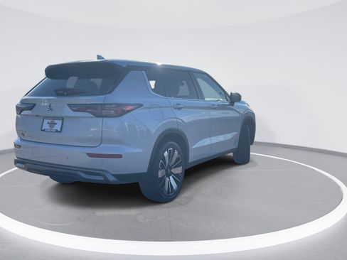 Used 2025 Mitsubishi Outlander SE AWD/4WD image 5