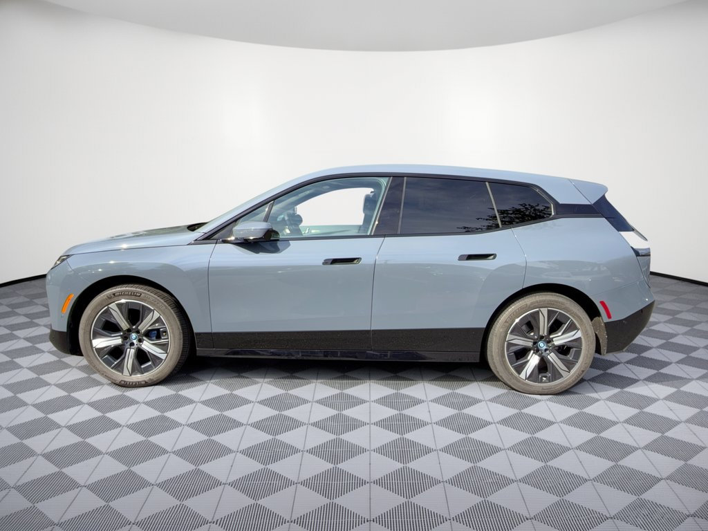 Used 2024 BMW iX xDrive50 w/ Premium Package AWD/4WD image 2