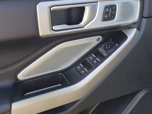 Used 2023 Ford Explorer Limited w/ Limited Technology Package image 15