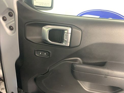 Used 2022 Jeep Wrangler Unlimited Rubicon w/ Xtreme Recon 35" Tire Package image 39