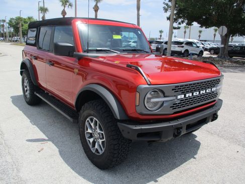 Certified 2024 Ford Bronco Badlands image 1