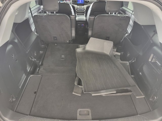 Used 2022 Ford Explorer XLT w/ Equipment Group 202A AWD/4WD image 16