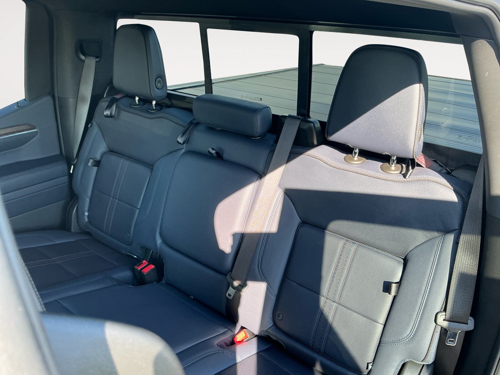 Used 2023 Chevrolet Silverado 1500 High Country w/ High Country Premium Package AWD/4WD image 13