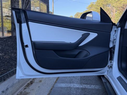 Used 2020 Tesla Model 3 Performance image 28