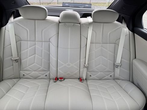 New 2026 BMW 750e xDrive image 16