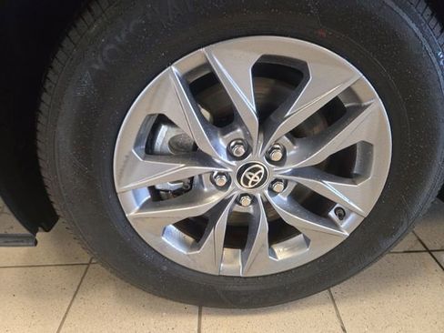 Used 2025 Toyota Sienna LE image 10