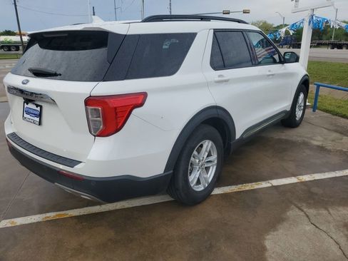 Used 2021 Ford Explorer XLT w/ Equipment Group 202A image 2