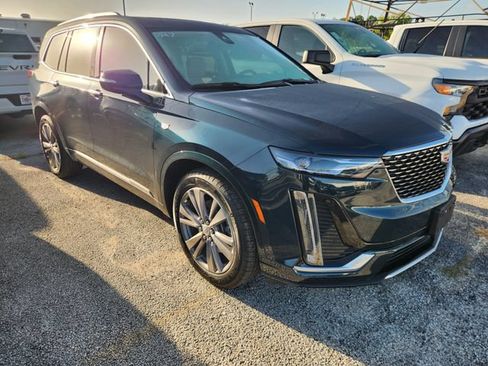 Used 2025 Cadillac XT6 Premium Luxury w/ LPO, Floor Liner Package FWD image 1