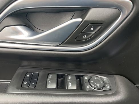 Used 2023 GMC Yukon SLT w/ SLT Luxury Package image 21