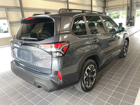 Used 2025 Subaru Forester Premium AWD/4WD image 11