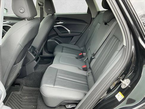 Used 2025 Audi Q5 Premium w/ Convenience Package image 13