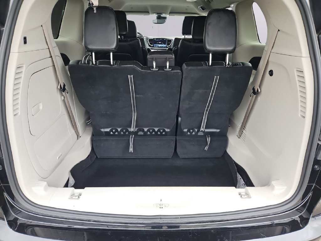 Used 2024 Chrysler Pacifica Limited FWD image 37