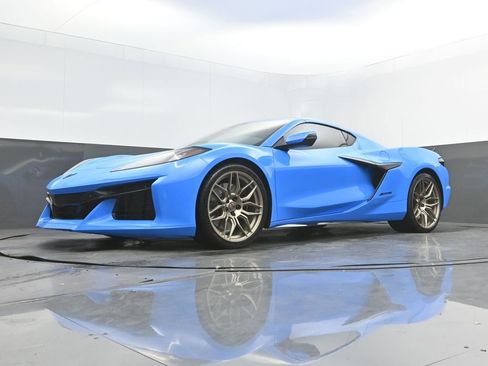 Used 2024 Chevrolet Corvette Z06 RWD image 32